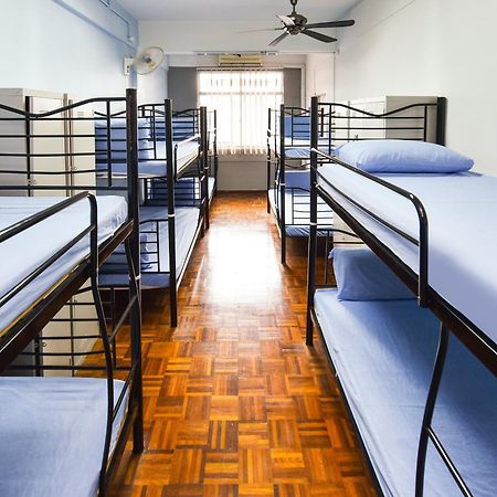Spot On 89872 Kuantan Backpackers Hotel Exterior photo