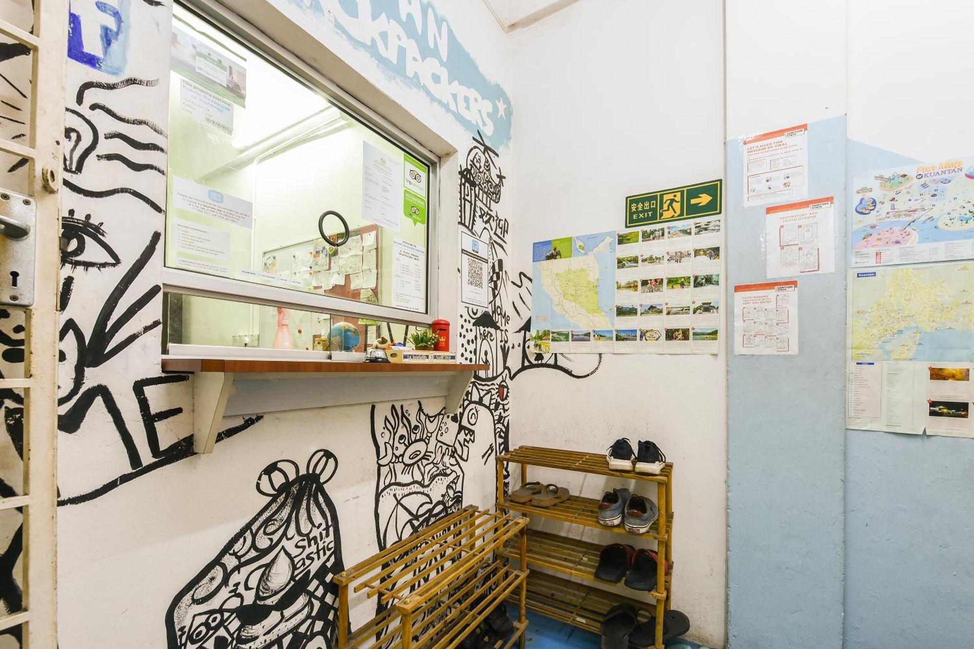 Spot On 89872 Kuantan Backpackers Hotel Exterior photo