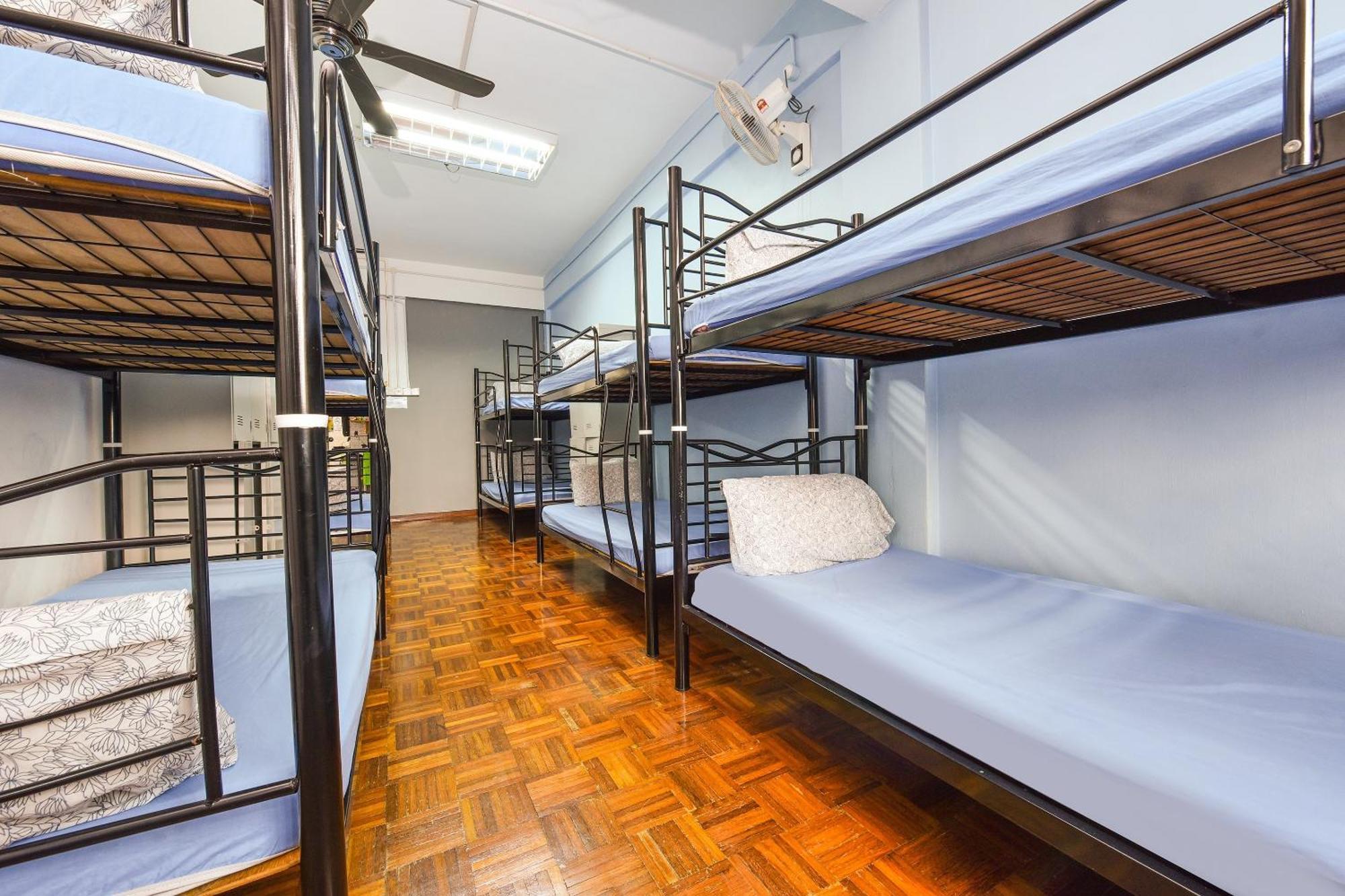 Spot On 89872 Kuantan Backpackers Hotel Exterior photo