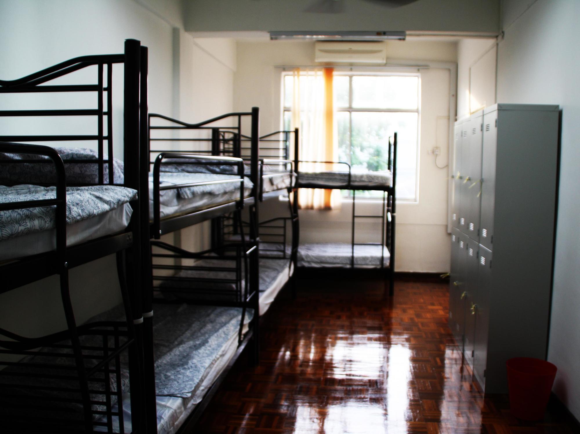 Spot On 89872 Kuantan Backpackers Hotel Exterior photo